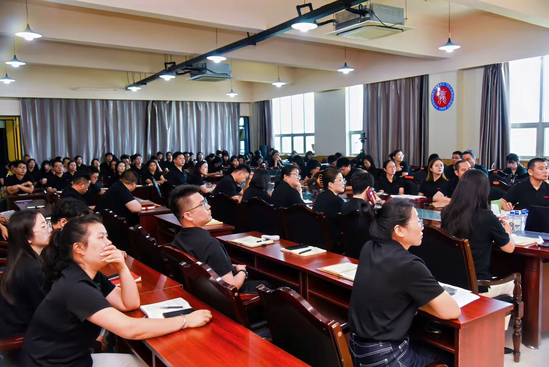 華陽(yáng)集團(tuán)-分享會(huì)「用心工作的十大好處」